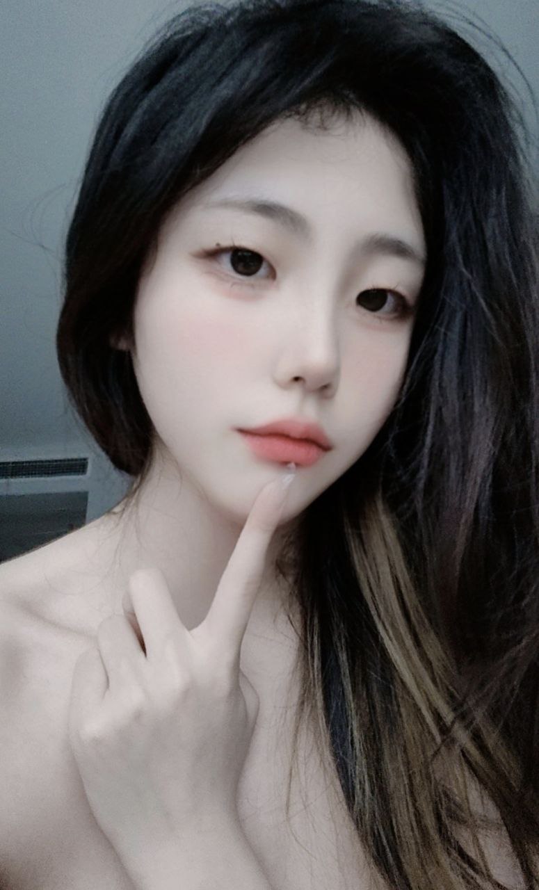 男同桌把我的奶罩扒了亲我的胸メイリン モデルコレク18🈲
